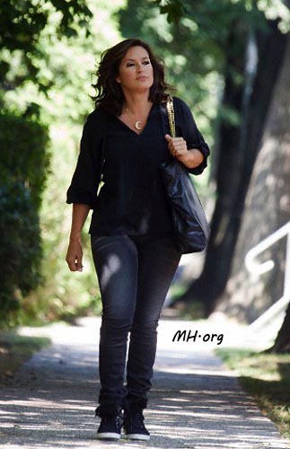 2014 Mariska Walking to Work
