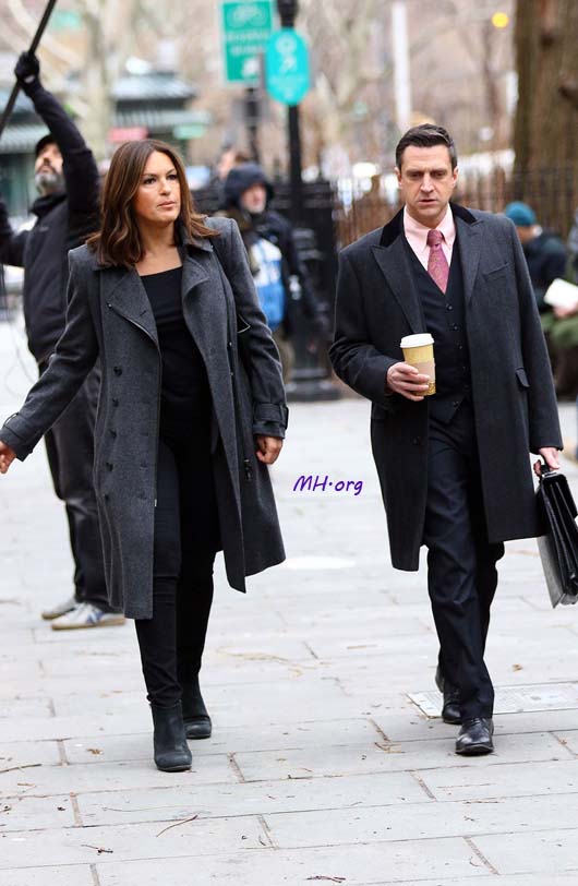 2016 Mariska & Raul walking in NYC