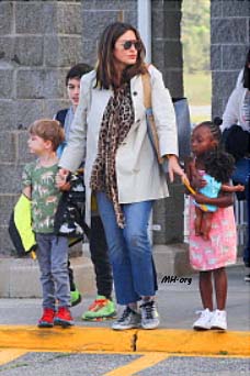 2017 Mariska & Her Children In The Hamptons