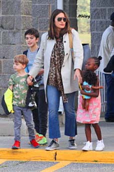 2017 Mariska & Her Children In The Hamptons